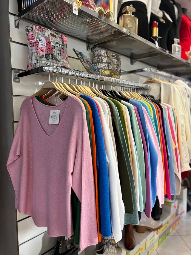 pull coloré disponible dans un large choix de couleurs